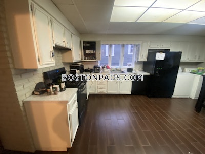 Somerville 4 Beds 1 Bath Tufts  Tufts - $4,800