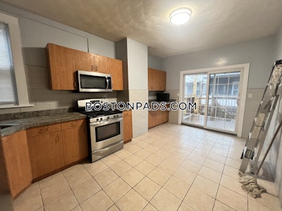 East Boston Renovated 2 bed 2 bath Available NOW on Morris St in East Boston!! Boston - $3,000