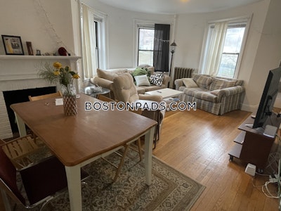 Allston/brighton Border Spacious 3 Bed 1 bath available 9/1 on Commonwealth Ave in Brighton! Boston - $3,800 50% Fee