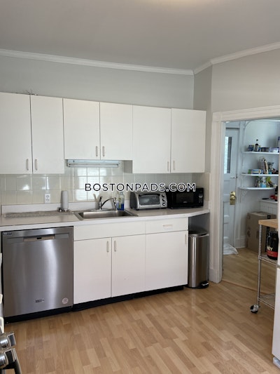 Somerville 3bed/1bath Very sunny spacious Near T front and rear porches new kitchen large backyard area laundry, Driveway avail for $100 month  West Somerville/ Teele Square - $3,700 No Fee