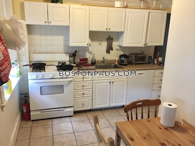 Brookline 3 Bed, 1 Bath Unit  Boston University - $5,100