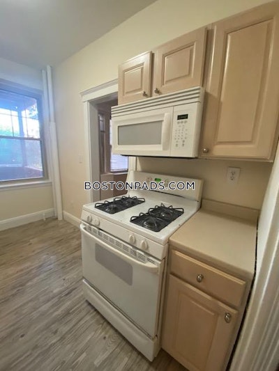 Brookline 3 Beds 1 Bath  Coolidge Corner - $4,100