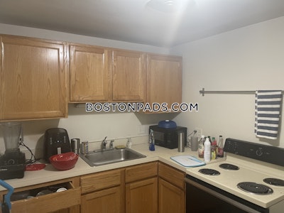 Brookline 2 Bed, 1 Bath Unit  Beaconsfield - $3,225 No Fee