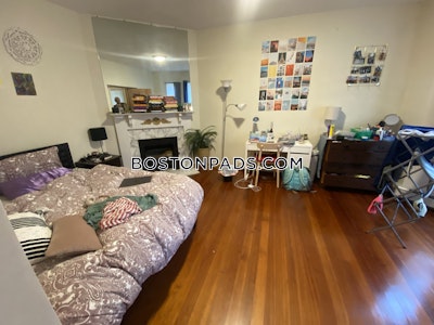 Medford 3 Bed, 1 Bath Unit  Tufts - $3,600