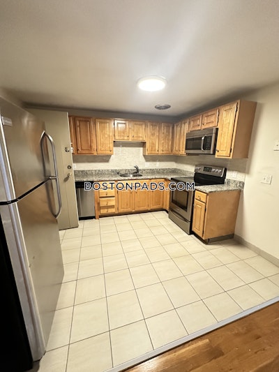 Brookline 2 Beds 1 Bath  Boston University - $3,400